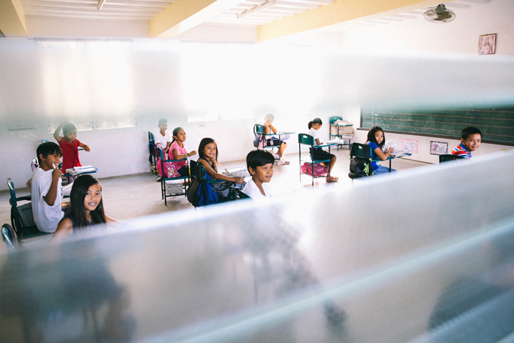 Soziales indonesische Kinder in Klassenraum, Jungs und Mädchen in Schule, Klassenzimmer